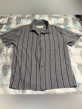 Men’s striped short sleeve shirt